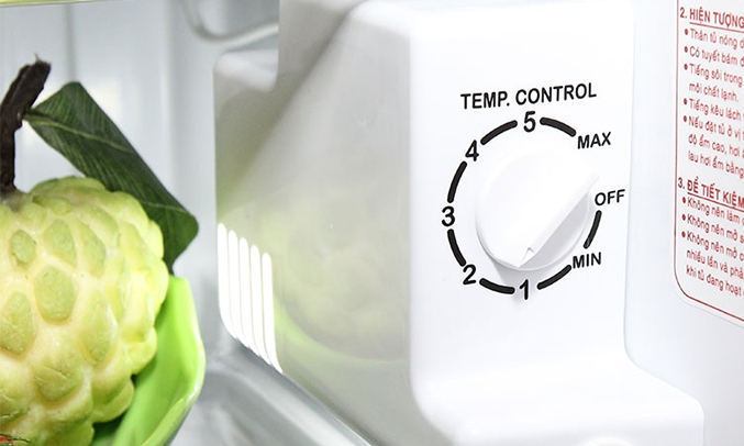 Tủ lạnh Aqua AQR-95ER (SS) màu bạc trang bị công nghệ làm lạnh trực tiếp